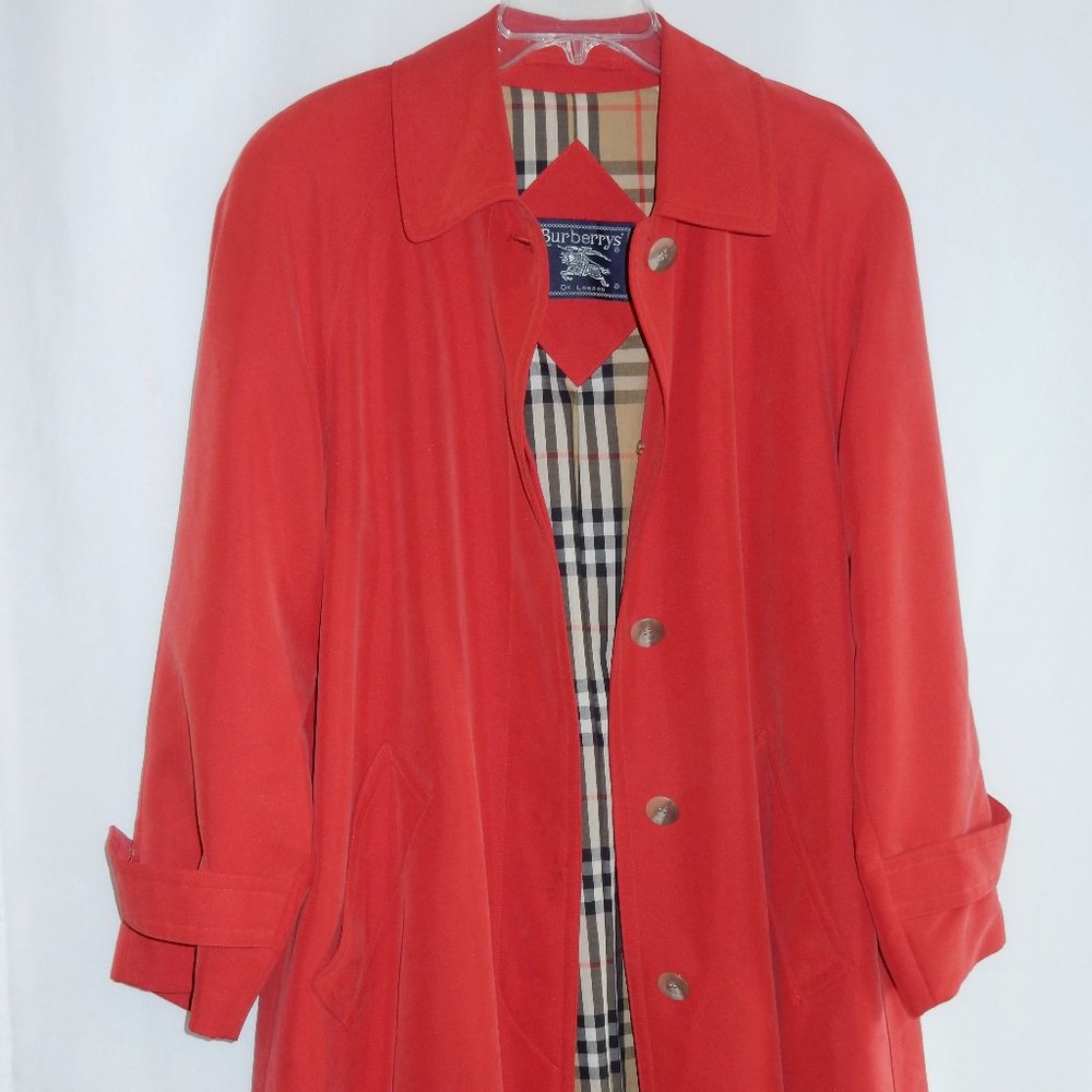 Burberrys' of London Vintage Red Nova Checked Lined Coat in Size 8 Petite